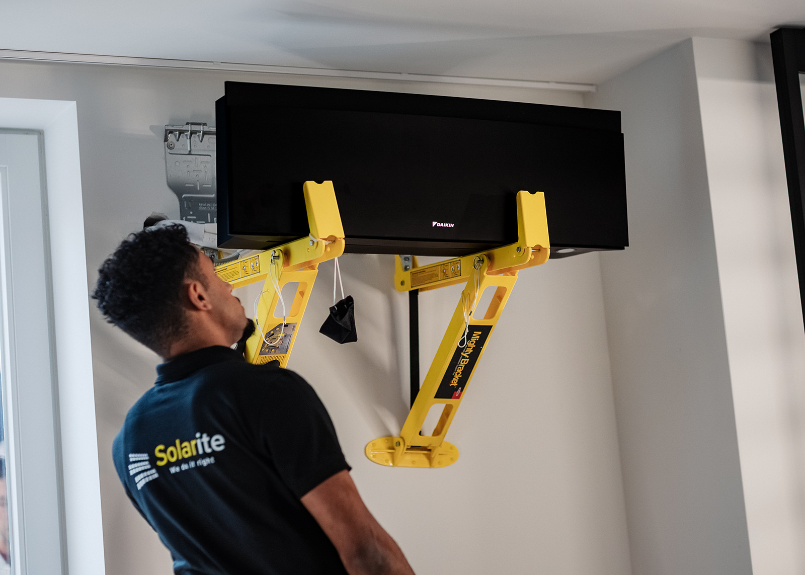 Zwarte Daikin airco installatie
